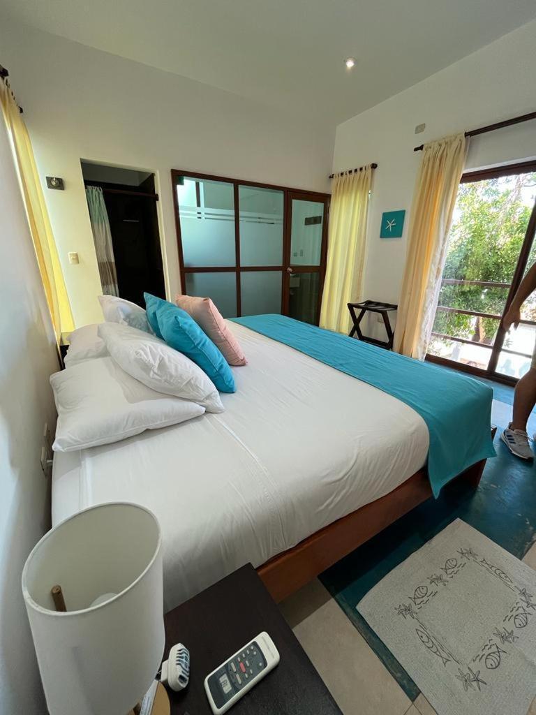 Cormorant Beach House Bed & Breakfast Puerto Villamil Luaran gambar