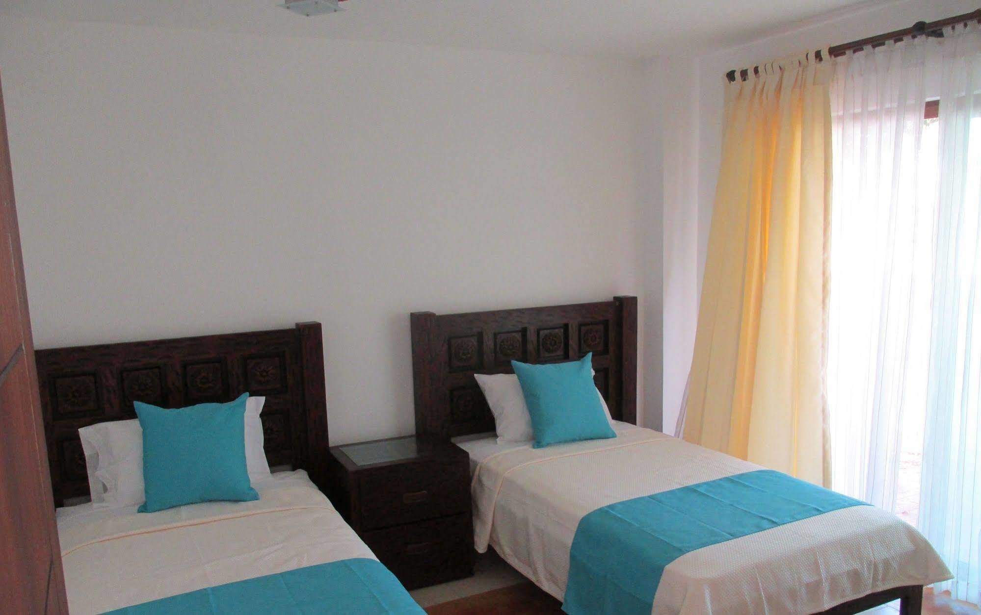 Cormorant Beach House Bed & Breakfast Puerto Villamil Luaran gambar